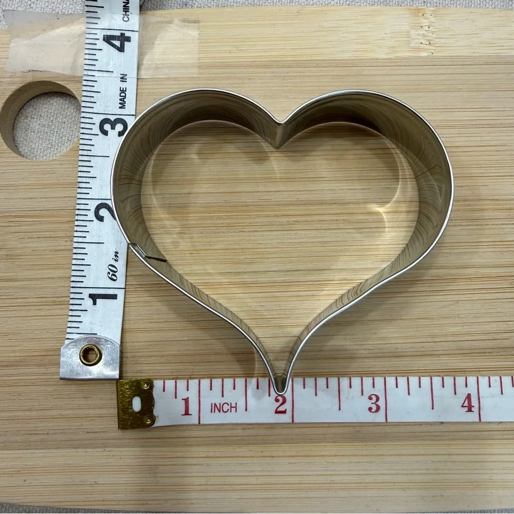 Valentine's Day Heart Cookie Cutter Set - 5 Piece Valentine Cookie Cutters - NWT
